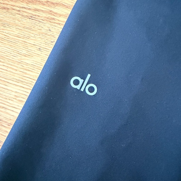 ALO Yoga 7/8 High-Waist Airlift Legging in Black (Size XXS) - Picture 9 of 10